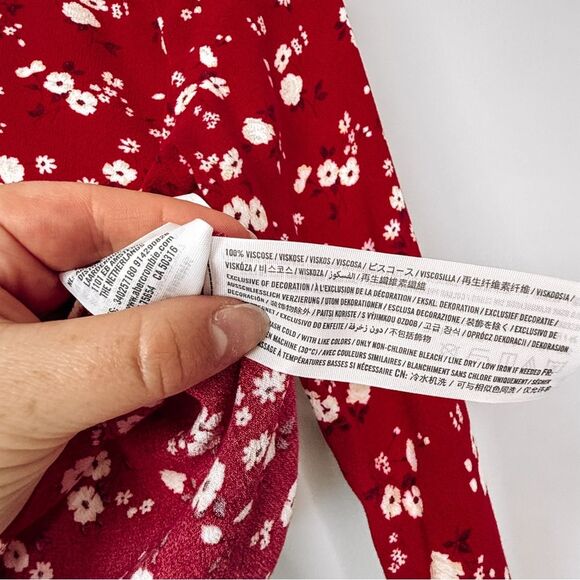 Hollister Red Floral Print Long Sleeve Cropped Top Size XS - Picture 4 of 5